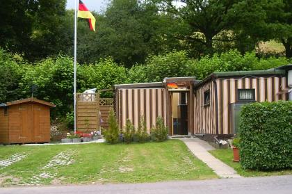 Wohnwagen Lord Münsterland 530 P mit Anbau und Stellplatz
