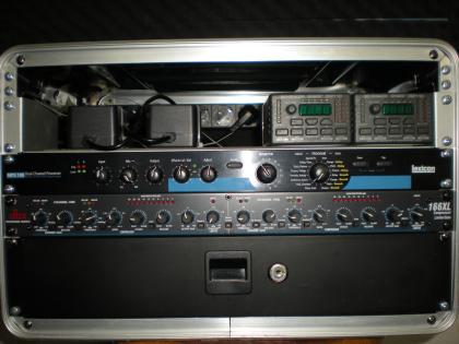 Effekt- Rack mit Reverb Compressor Delay