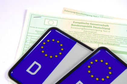 Zulassungsservice in Pinneberg innerhalb von 24h garantiert - Kennzeichen-Schild